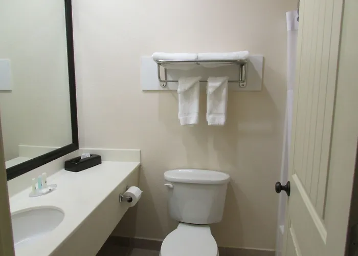 Inn Quality Near Wyoming Downs 4*