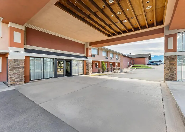 Quality Near Wyoming Downs Inn 4*