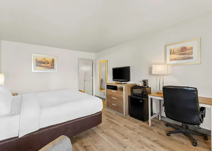Inn Quality Near Wyoming Downs 4*