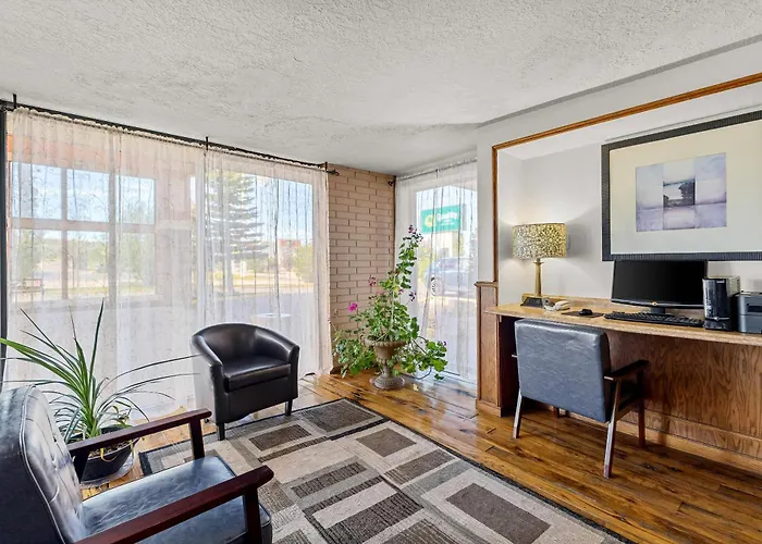 Inn Quality Near Wyoming Downs 4*